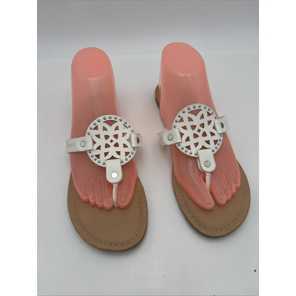 DV Dolce Vita Women's Jalisca Medallion Thong Sandal Size 8.5White Faux Leather
